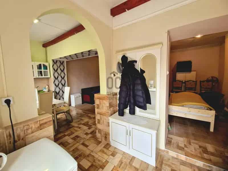 Felújított 130 m2-es kétlakásos társasház Orosházán