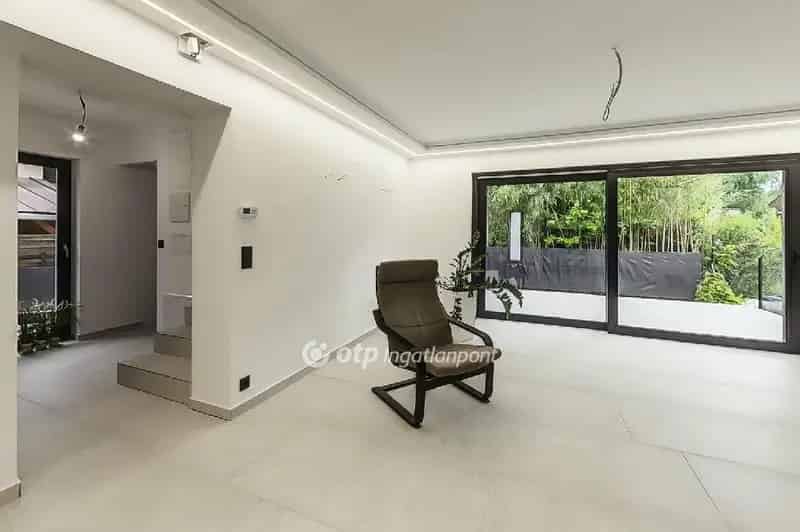 Ház Kiadó , Dunakeszi járás, Közép-Magyarország