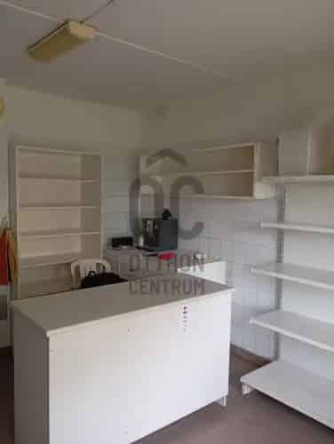 Szekszárdi eladó kereskedelmi ingatlan, UZ018424
