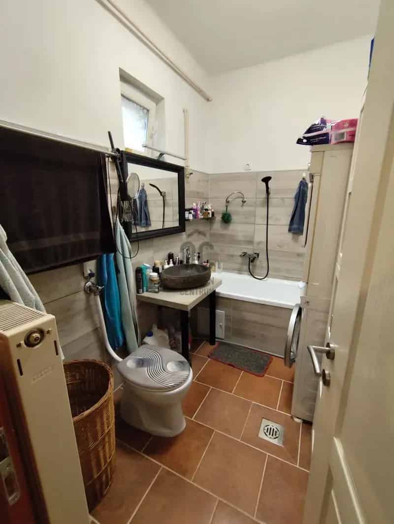Ház Kiadó , Várpalotai járás, Dunántúl