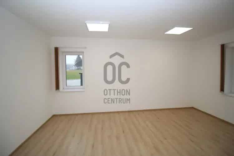 Kistarcsai kiadó kereskedelmi ingatlan, UZ018488
