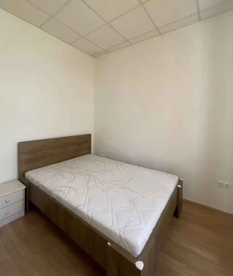 Pécs Belvárosában 1 5 szobás felújított tégla lakás terasszal és kerttel kiadó