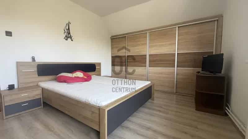 Bük családi ház eladó - 330nm, felújított, napelem, ipari áram