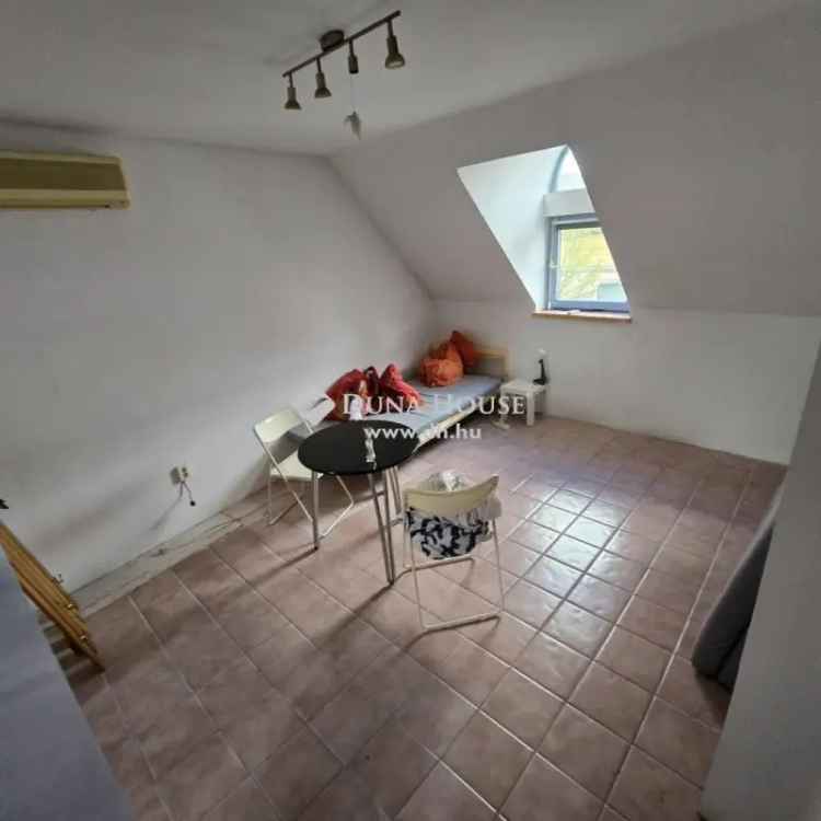 KIADÓ Nappali + 5 szobás családi ház Kecskemét belvárosában