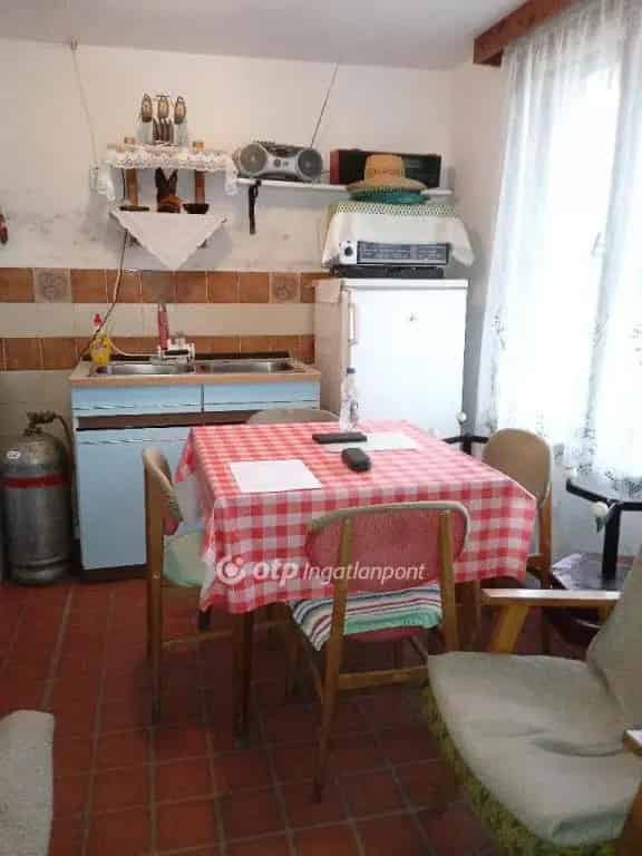 Ház Kiadó , Pannonhalmi járás, Dunántúl
