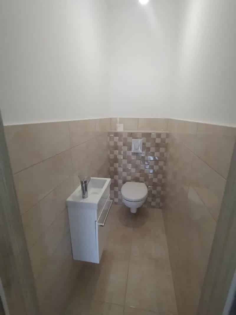 Ház Kiadó , Dunakeszi járás, Közép-Magyarország