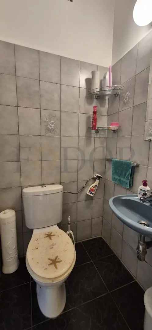 Ház Kiadó , Budapest, Közép-Magyarország