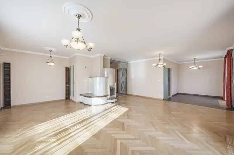 KIADÓ panorámás, gépesített, napkollektoros, 260 m2-es, rendezett kertes, 3 szintes családi ház