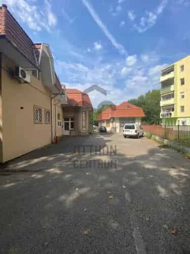 Ajkai eladó kereskedelmi ingatlan, UZ017508