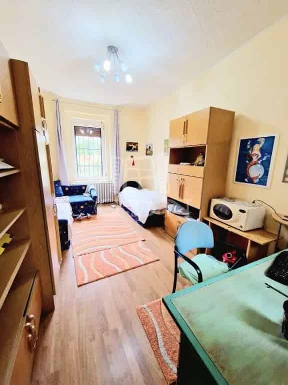 Ház Kiadó , Budapest, Közép-Magyarország