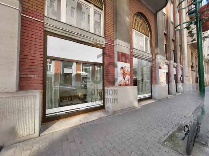 Budapest XIII kerületi eladó üzlethelyiség Lehel tér közelében