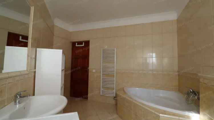 Nyíregyháza Bujtosi tó közeli 90m2-es 3 szobás lakás kiadó