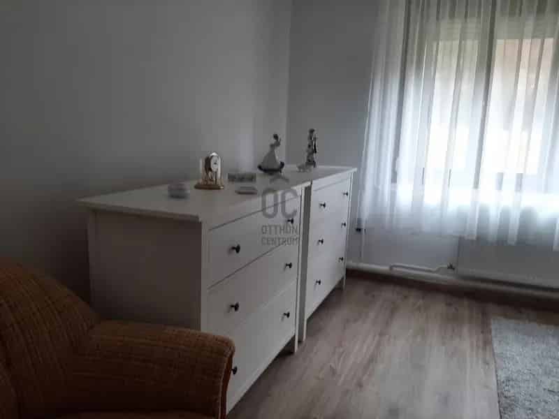 Ház Kiadó , Ajkai járás, Dunántúl