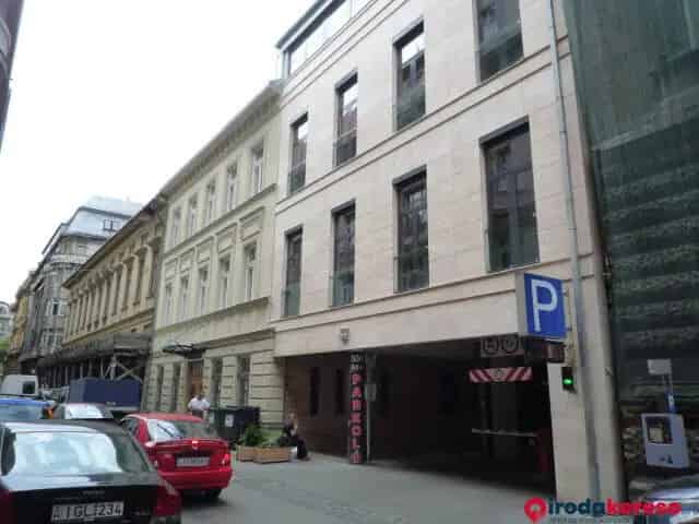 Uniqa First Site Irodaház