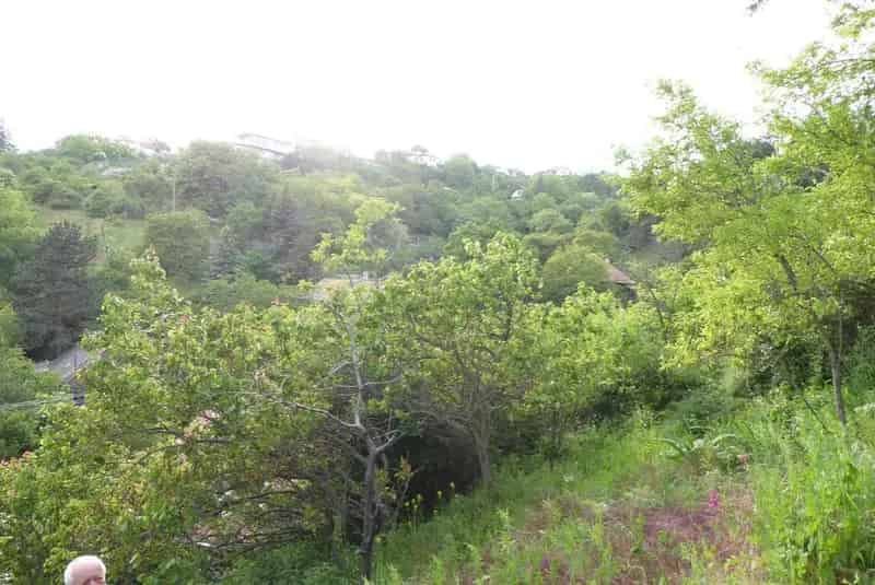 Pécsi panorámás telek hétvégi házzal ikerház építési lehetőséggel
