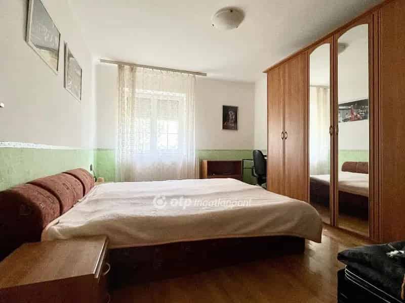 120 m2-es családi ház 7459 m2-es telekkel Győr közelében