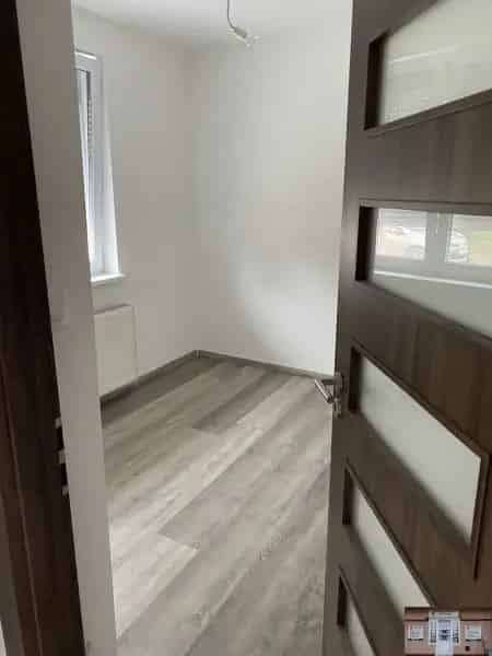 Ház Kiadó , Monori járás, Közép-Magyarország