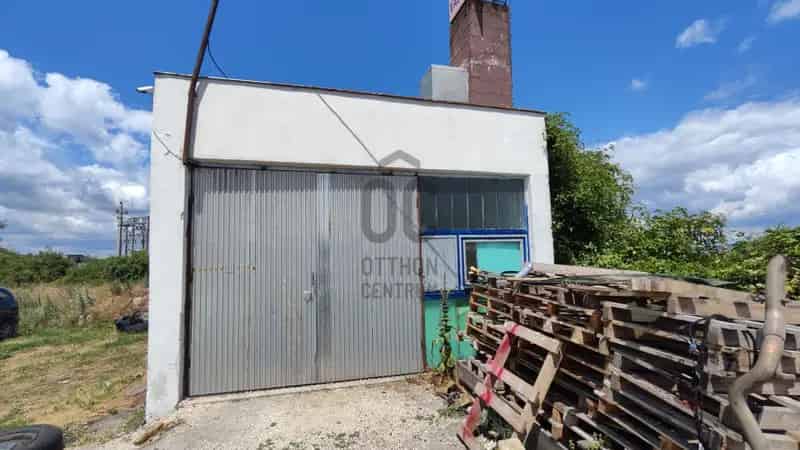 Veszprémi eladó ipari ingatlan 70 m2 1706 m2 telekkel