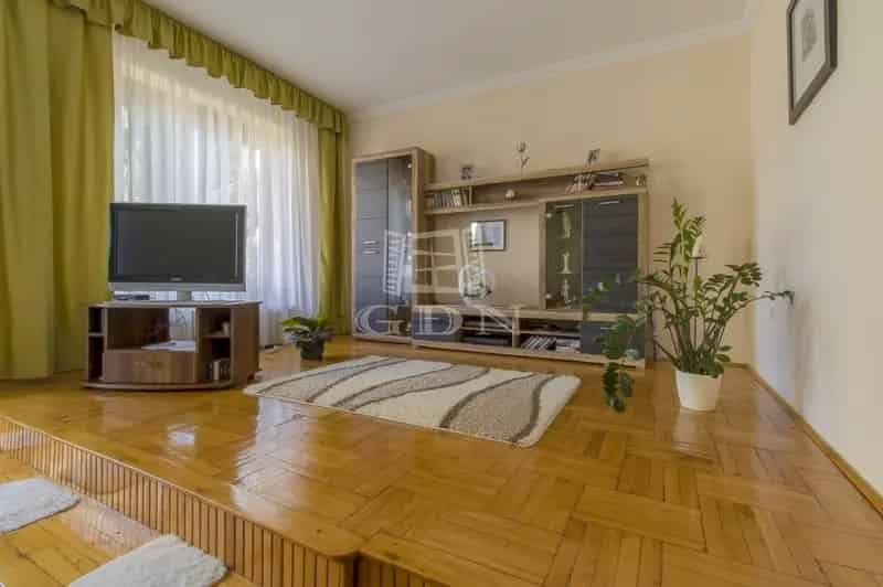 Ház Kiadó , Rádi út, Vác, Közép-Magyarország