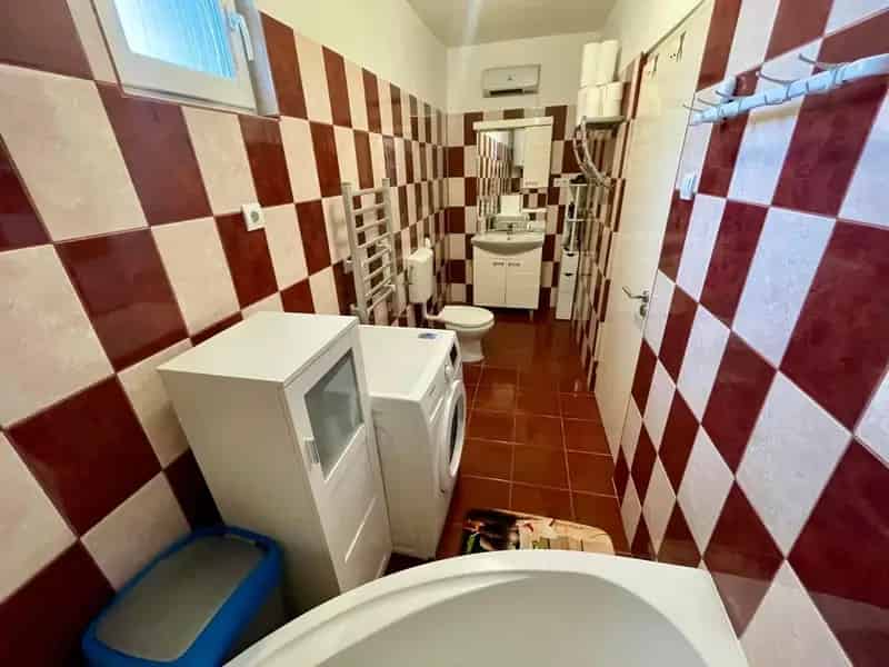 Ház Kiadó , Móri járás, Dunántúl