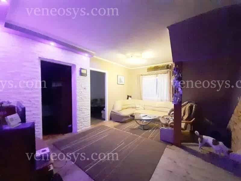 RÁKOSKERESZTÚRON,  A HOME CENTER KÖZELÉBEN, KÉTSZINTES IKERHÁZ ELADÓ!