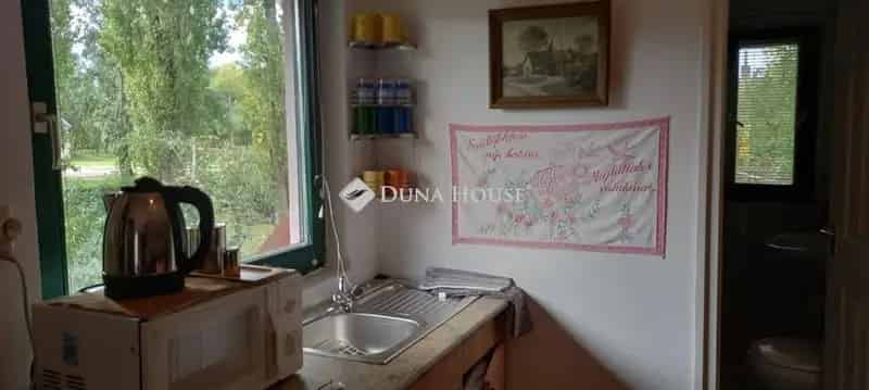 Balatonföldvári nyaraló eladó - 2 szintes, kerttel