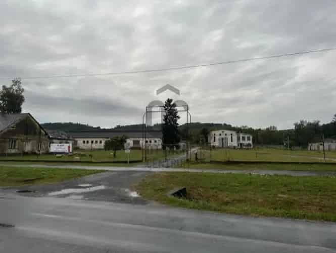 Lovászii eladó kereskedelmi ingatlan, UZ018546