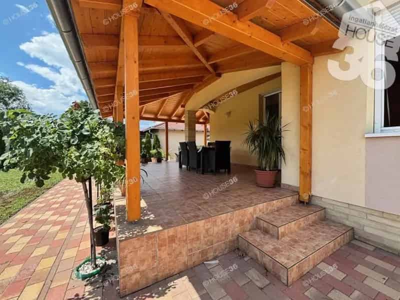 Kecskemét Kadafalva - Újszerű családi ház 947m² telken