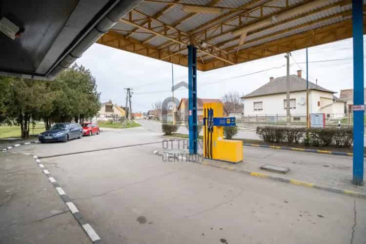 Bogyiszlói eladó kereskedelmi ingatlan, UZ018062