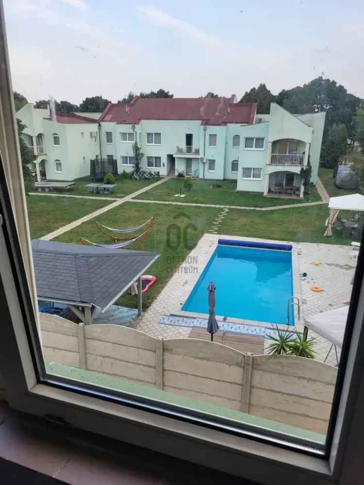 Siófoki 2 szobás lakás eladó - Bútorozott, lakópark