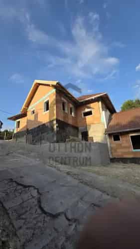 Pomázi eladó újépítésű ikerház, U0048196