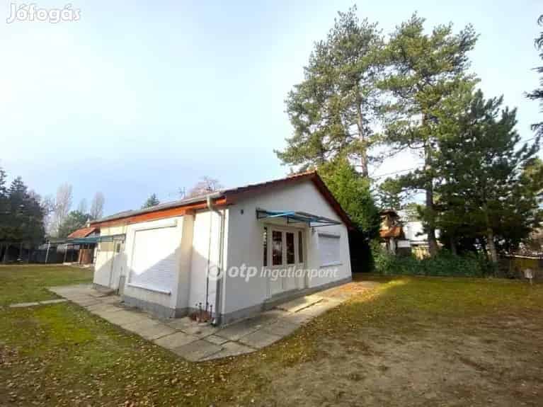 Siófoki 138 nm-es Balatoni Üdülő eladó - Fejlesztési lehetőség