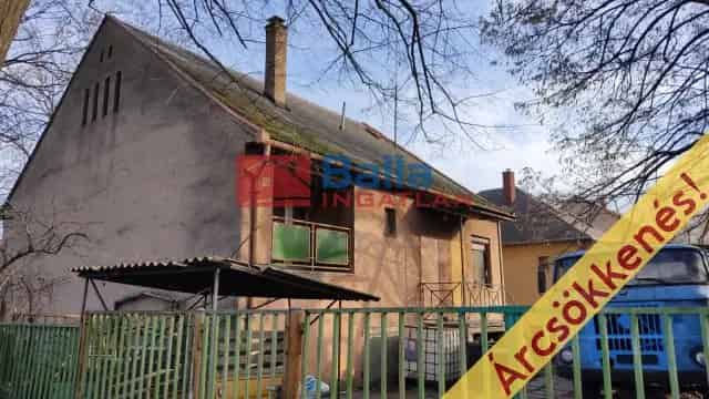 Dunaújváros , Jókai Mór utca