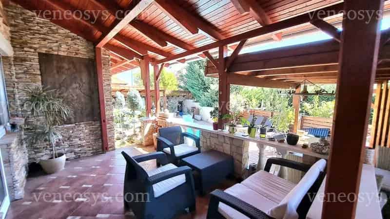 Öt szobás 175 nm-es mediterrán sorház eladó  Dunakeszin!