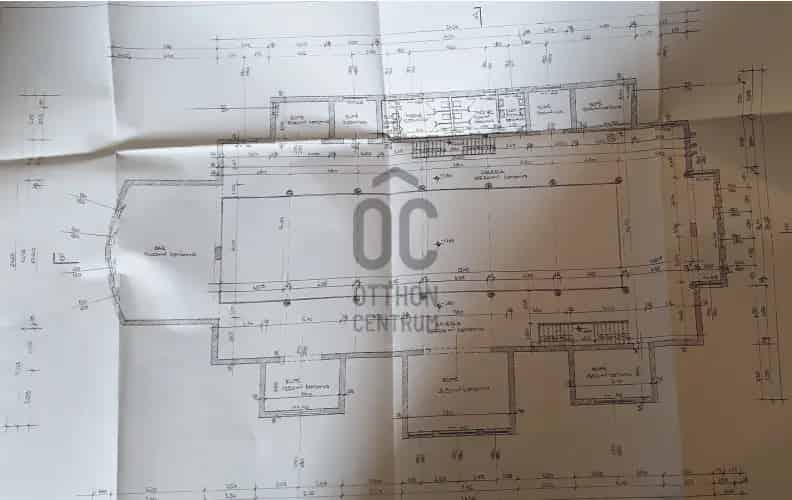 Ajaki eladó üzleti ingatlan napelemekkel 1250 m2