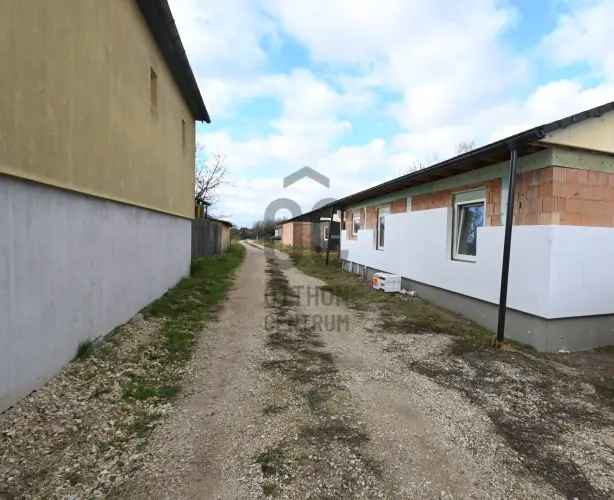 Székesfehérvári eladó újépítésű családi ház, U0045745