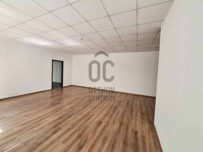 Kiadó prémium raktár Budapest XI kerületben 380 m2 saját parkolóval