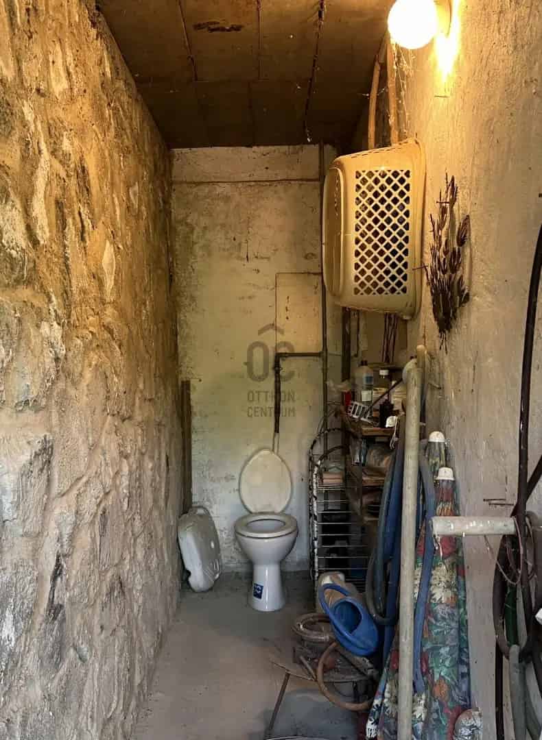 Bonyhád közeli 2 szintes tégla tanya 1327 m2-es telekkel