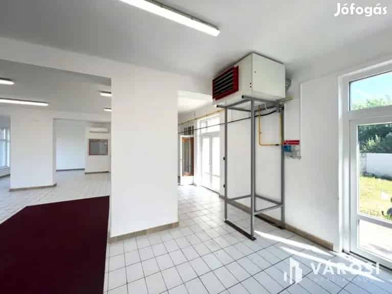 Gyulai üzlethelyiség eladó - 230+130 m2, forgalmas helyen