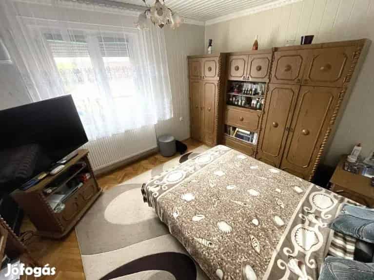 Nyiregyhaza Belvaros 72 nm 3 szobas 1 emelet garazs kert