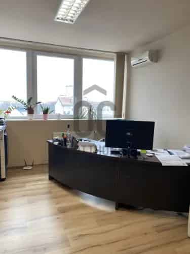 Szolnoki kiadó kereskedelmi ingatlan, UZ012926