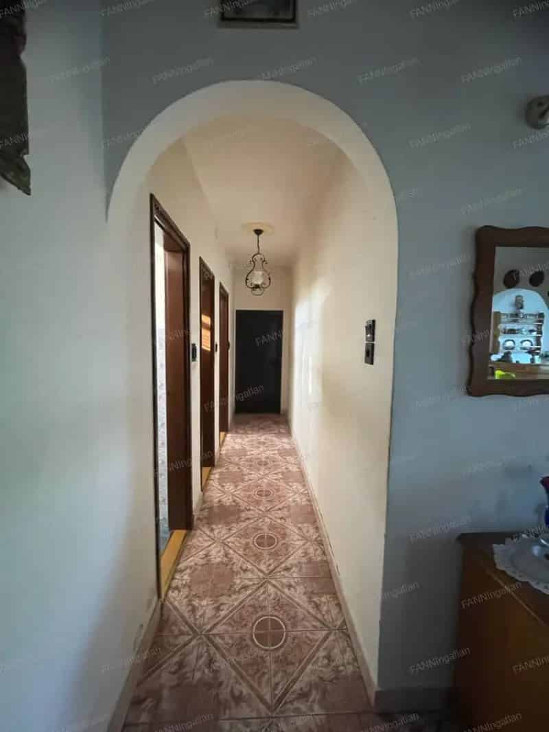 Almásfüzitőn eladó 267 m2-es családi ház 1701 m2-es telken