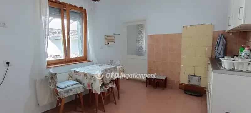 Ház Kiadó , Zirci járás, Dunántúl