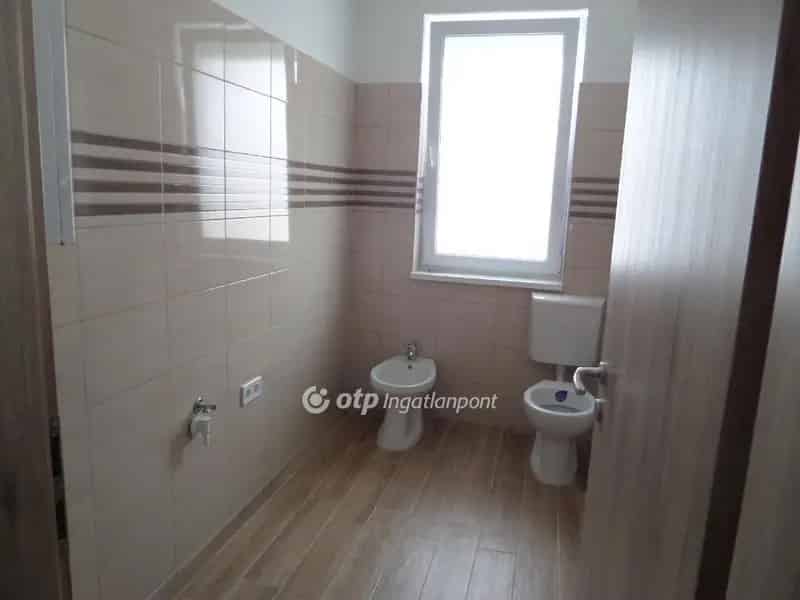 Ház Kiadó , Gödöllői járás, Közép-Magyarország