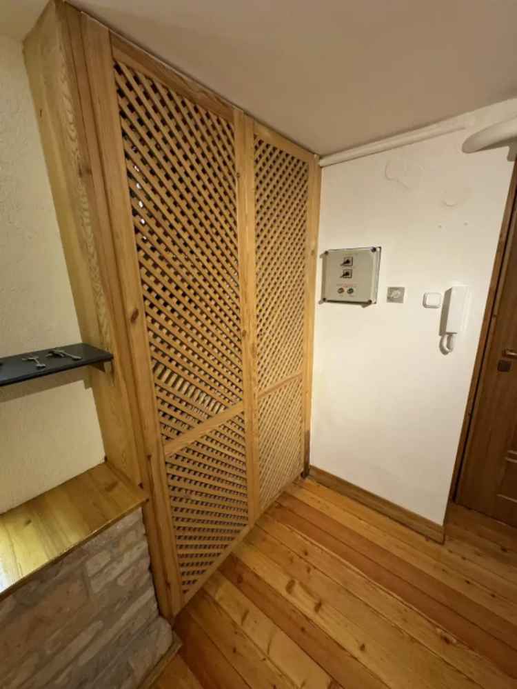 Ház Kiadó , Budapest, Közép-Magyarország