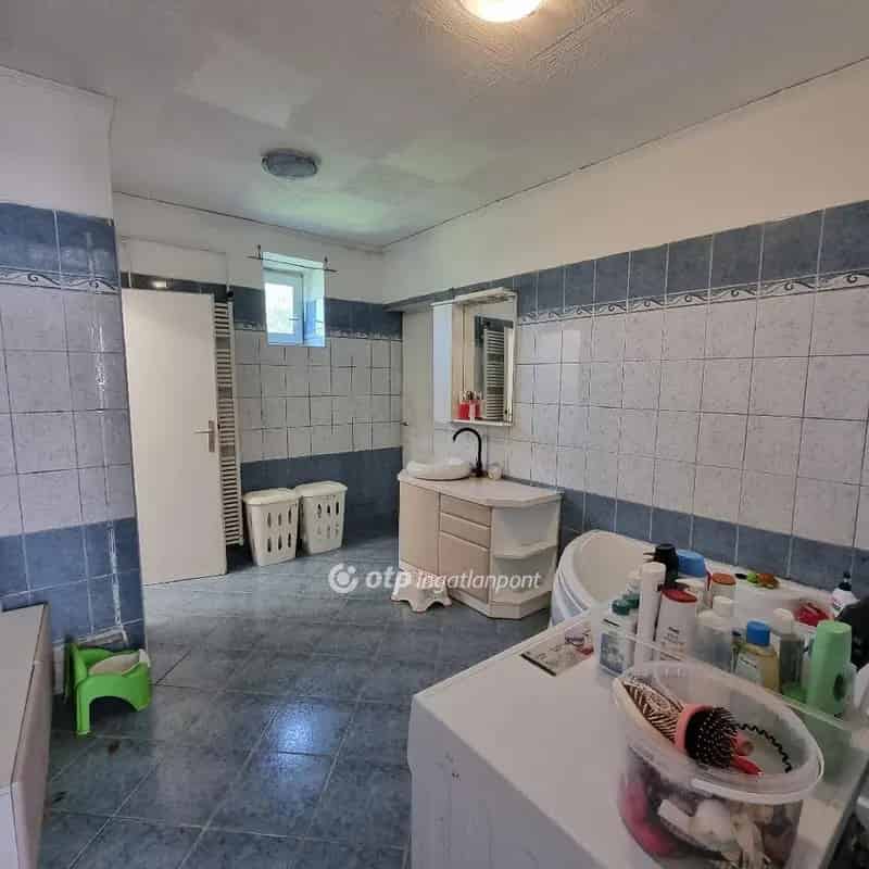 Ház Kiadó , Szobi járás, Közép-Magyarország