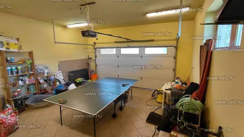 Ház Kiadó , Váci járás, Közép-Magyarország