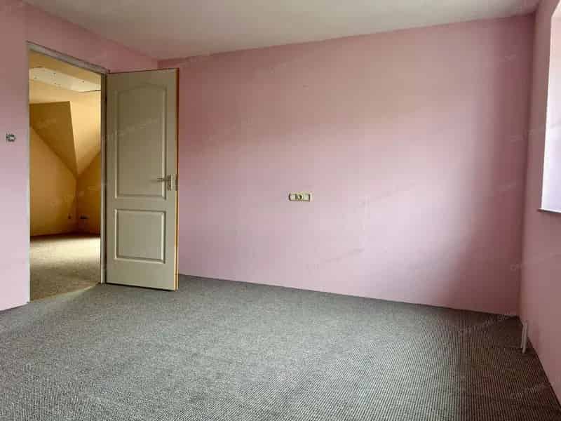 Balatonlellei 2 az 1-ben ház eladó - 6 szobás családi ház + különálló ház