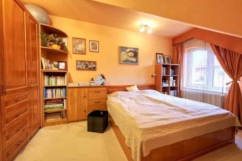 Ház Kiadó , Budakeszi járás, Közép-Magyarország