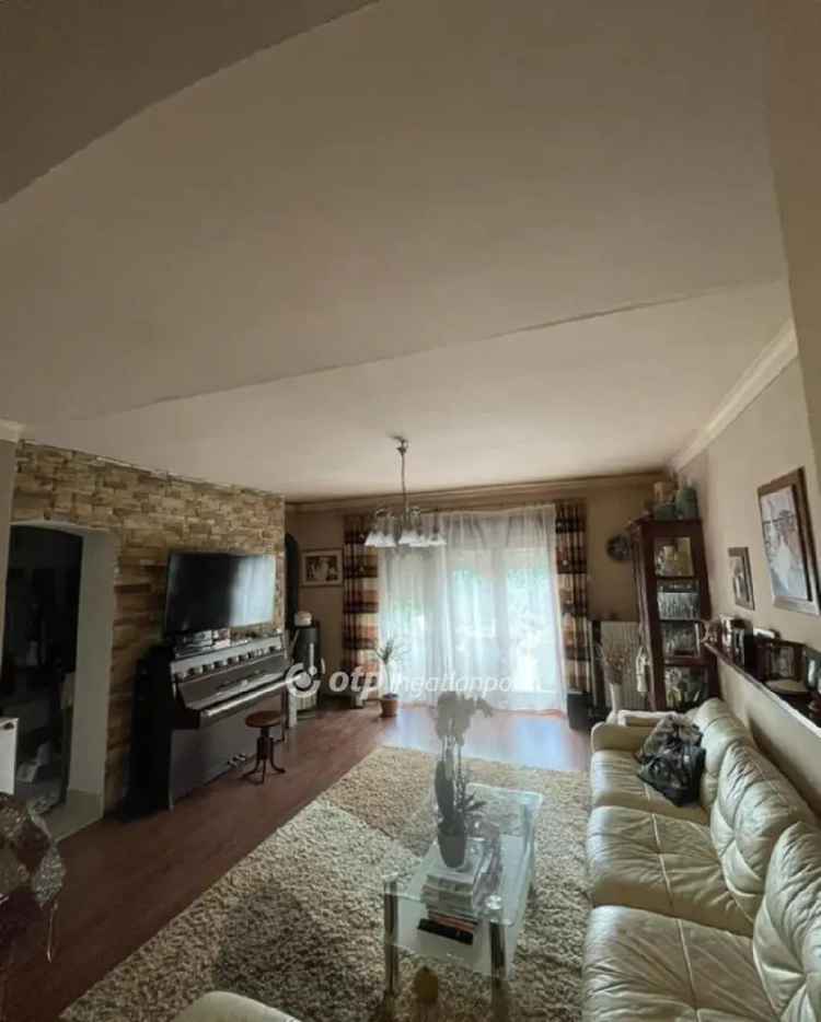 106 m2-es családi ház Gyöngyösön 441 m2-es telekkel eladó